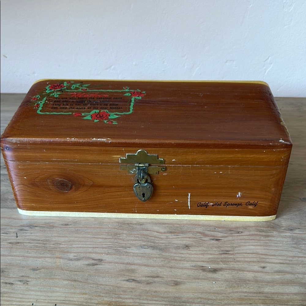 VTG Wooden Keepsake Box w/Floral Design & Heart Locket Mothers Day Poem
